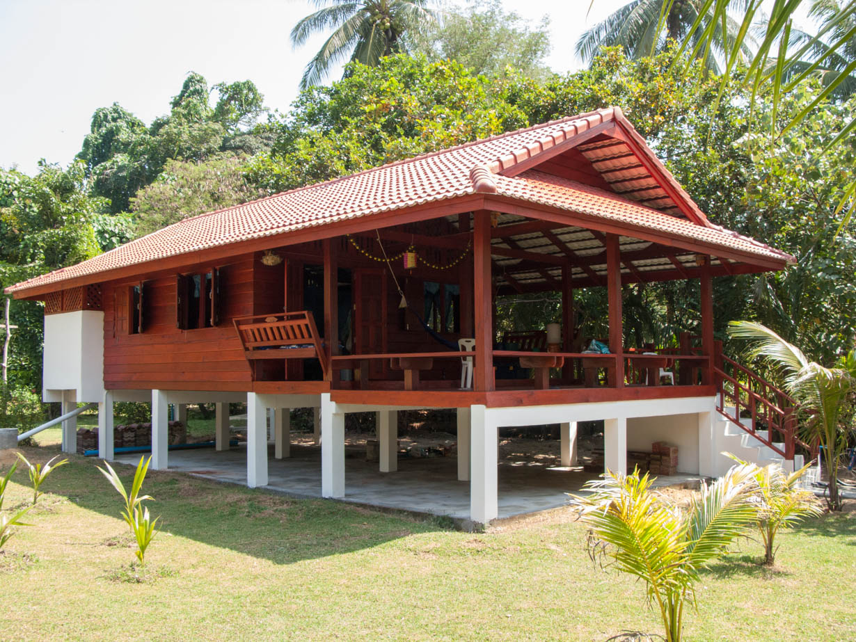 https://bilyslon.com/wp-content/uploads/2025/02/traditional-thai-house-design-ideas-01.jpg